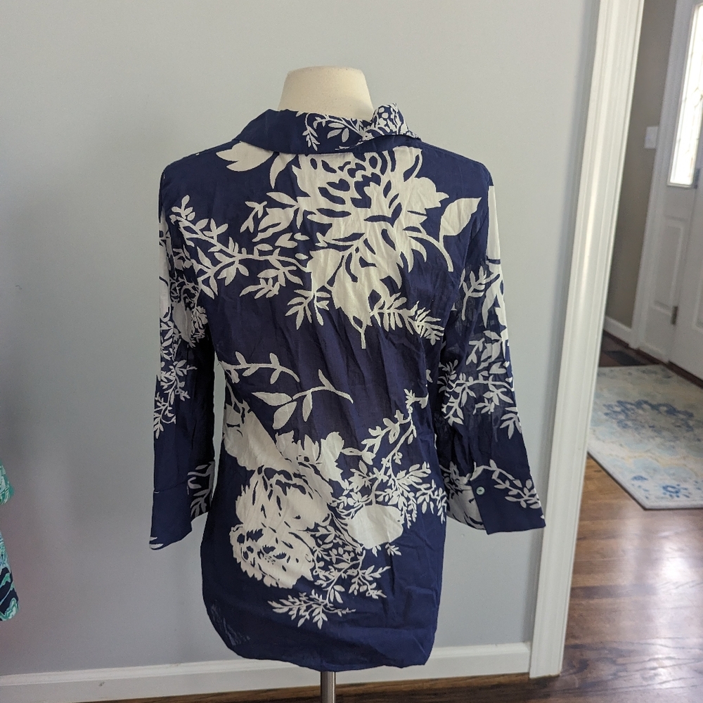Women's Soft Surroundings Navy and White Leaf Print Blouse Medium Beaded - Picture 4 of 7